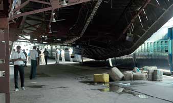 platform shed breakes in howrah station