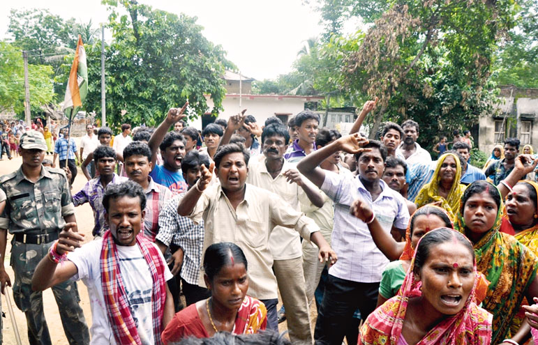 দুষ্কৃতীকে দলে নয়, বিজেপির প্রতিনিধিদলকে ঘিরে বিক্ষোভ