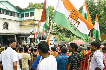 পঞ্চায়েতে অনিয়ম, প্রধানকে আড়াল করার অভিযোগে বিক্ষোভ