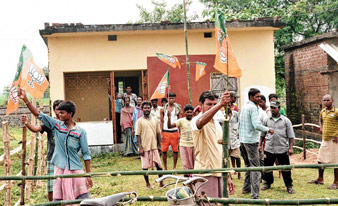 কোপাইয়ের এই বাড়িটি বুধবার দখল পায় বিজেপি।—নিজস্ব চিত্র।