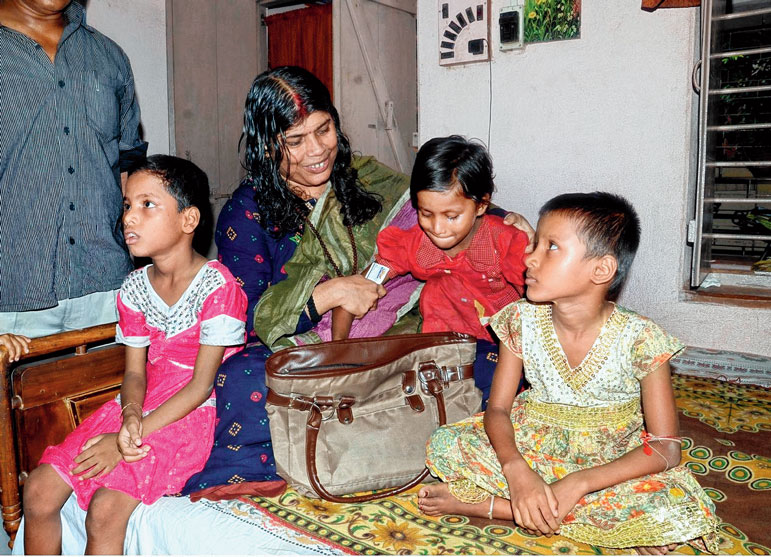 শিশু পাচারকারী সন্দেহে ট্রেনে হেনস্থা মেদিনীপুরের মহিলাকে