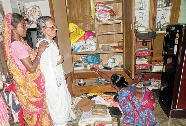 অজ্ঞান করে ডাকাতি স্বরূপনগরের গ্রামে