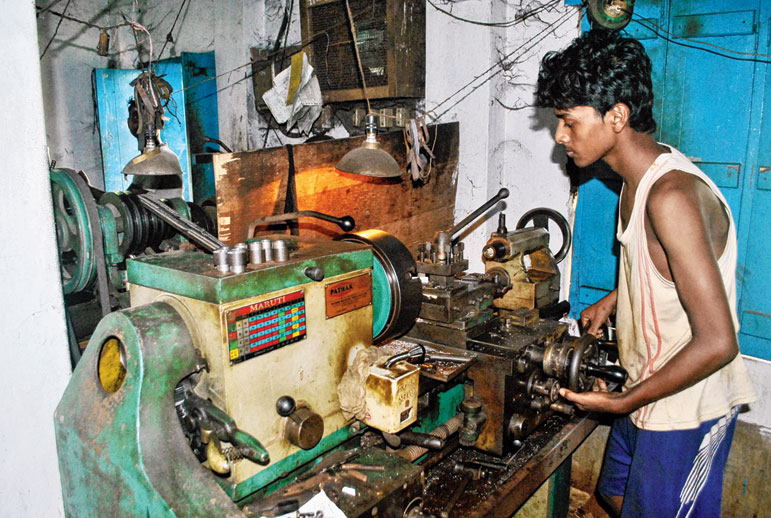 বরাত অমিল, অভাব মূলধনেরও ধুঁকছে হাওড়ার ইঞ্জিনিয়ারিং শিল্প