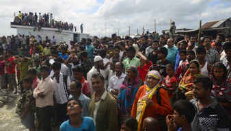 বাংলাদেশে লঞ্চ ডুবি, উদ্ধার দু’টি দেহ