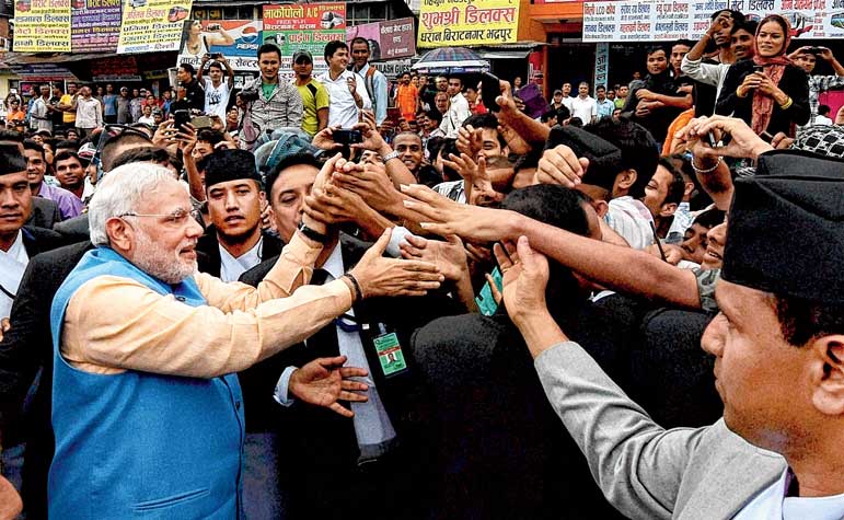 modi arrives to nepal with huge applaudes