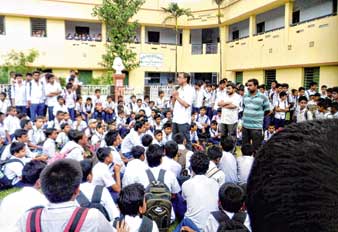 চাঁচলে ক্লাস বয়কট করলেন শিক্ষকেরাই