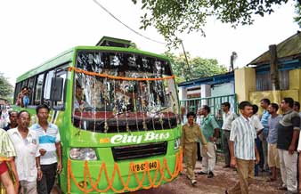 ঘটা করেই কোচবিহার শহরে চালু করা হয়েছিল সিটি বাস পরিষেবা।—ফাইল চিত্র।
