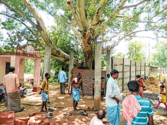 স্কুল লাগোয়া শ্মশান সংস্কার নিয়ে বিতর্ক ভাতারের গ্রামে