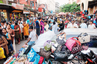 পথের বাধা দখলদারি, বলেই খালাস মদন