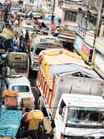 রেলসেতুর ফাঁসেই থমকে রয়েছে সাঁইথিয়ার গতি