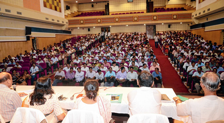 বিদ্যুৎ পৌঁছতে স্কুলগুলিকে তৎপর হতে নির্দেশ