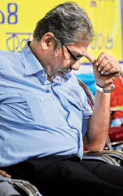 অভিজিৎ এলেন, থাকলেন না বহু শিক্ষক এবং ছাত্র