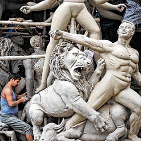 নকল রুখে কুমোরটুলির শিল্প বাঁচাতে উদ্যোগী আইআইটি