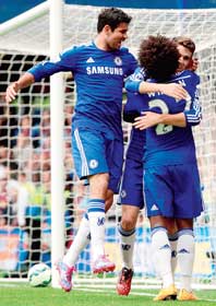 রুনি-ফান পার্সির দৌরাত্ম্যে প্রত্যাবর্তন ম্যাঞ্চেস্টারের