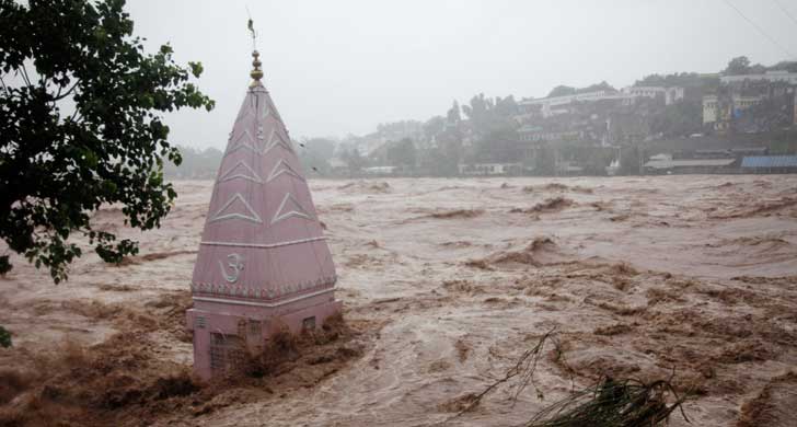 জম্মুর বন্যা পরিস্থিতি। ছবি: এপি।