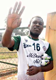 সনির শপথ, গোল চাই সঙ্গে ট্রফিও