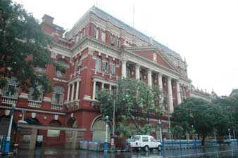 মেঘলা দুপুরে ‘ভিআইপি’ ঝড়, তটস্থ মহাকরণ