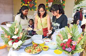 বেল-মোরব্বা থেকে কিমা ফুচকা, গন্ধে মাত উৎসব