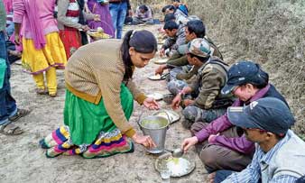 পিকনিকের মাতল হোমের আবাসিকরা