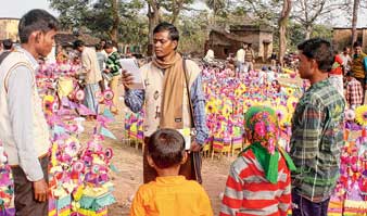 ভাষা আন্দোলনের স্মৃতি নিয়ে হাজির টুসু