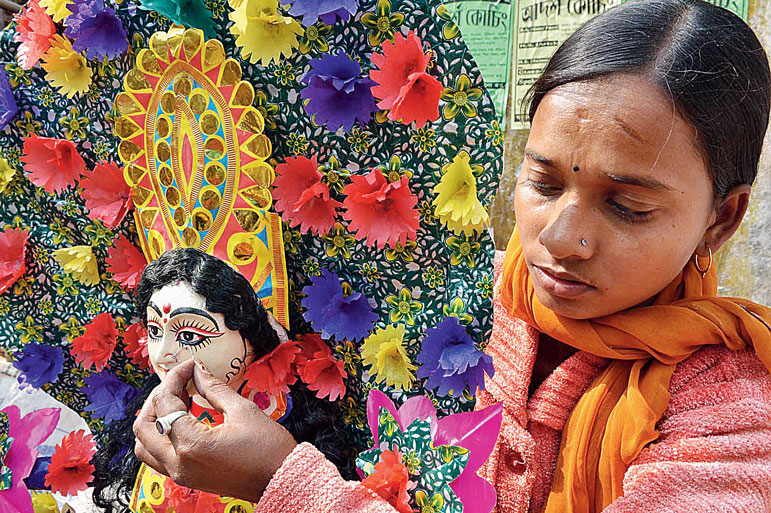 মকর পরবে উত্‌সবের মেজাজ