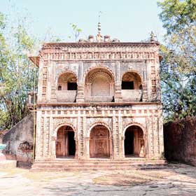 অবহেলায় পড়ে সর্বমঙ্গলার প্রাচীন মন্দির।