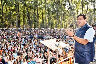 জমিনীতি-শিল্প প্রশ্নে রাজ্যকে তোপ রাহুলের