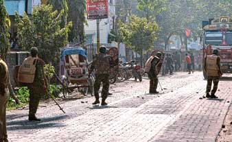 টিএমসিপির দ্বন্দ্বে বোমাবাজি দিনহাটায়