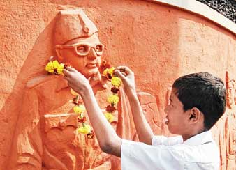 পদযাত্রা থেকে নাটক, পালিত সুভাষ-জয়ন্তী