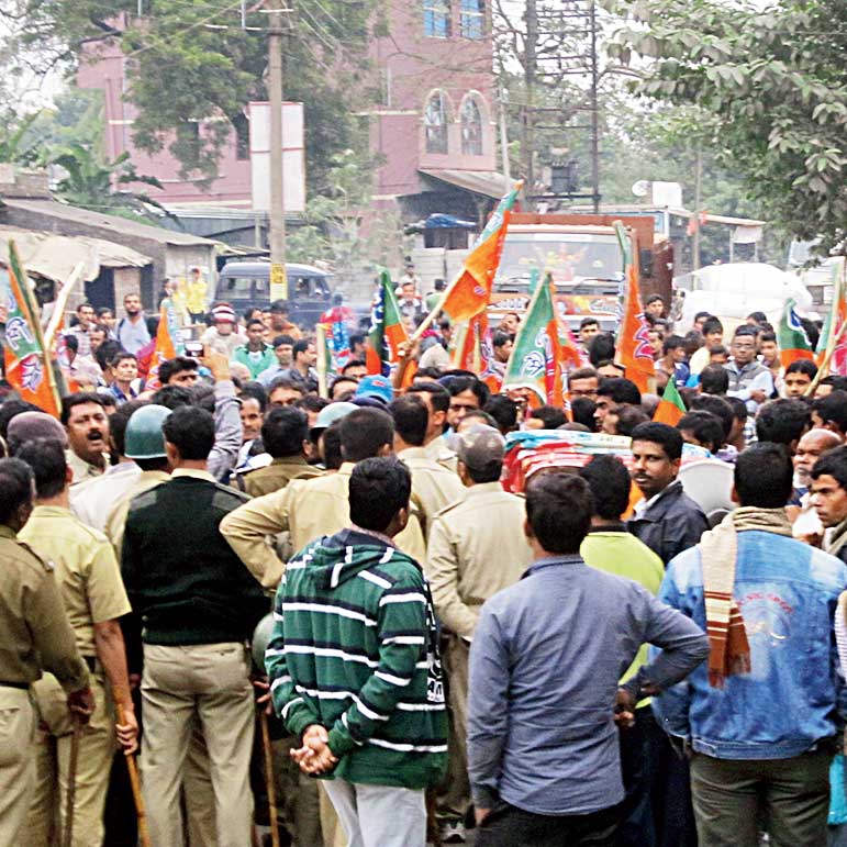 এবিভিপিকে আটকাতে মার, ভাঙচুরে অভিযুক্ত তৃণমূল