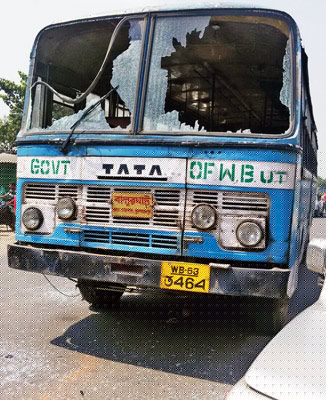 বাস ভাঙচুর