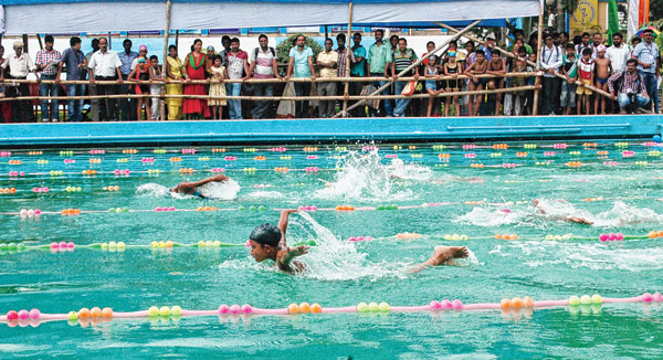 সাঁতার প্রতিযোগিতায় ৪ জেলা