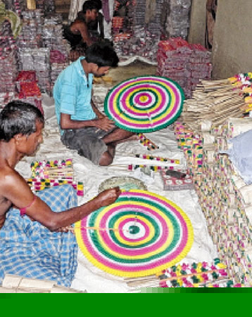 ভূকম্পনে ঝরে গিয়েছে ‘নস্ট্যালজিক’ কাগজফুল