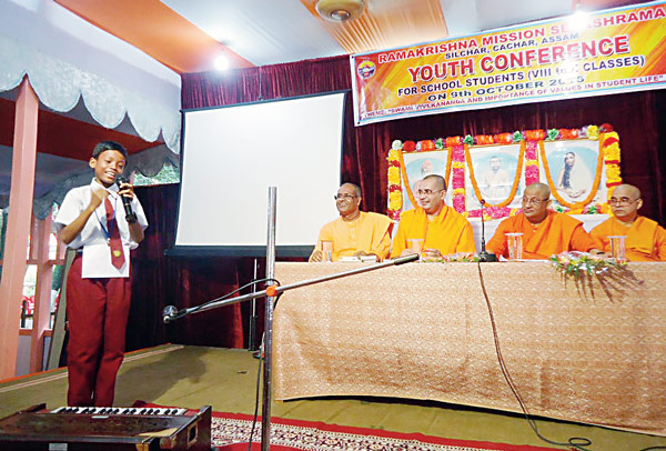 স্কুলপড়ুয়াদের পথ দেখাতে শিবির