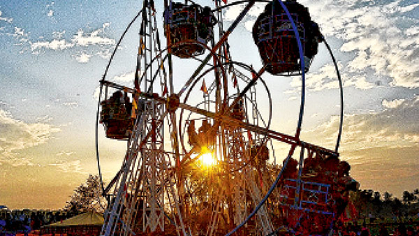 মেলা করেই লোক টানছে শিলিগুড়ির পুজো