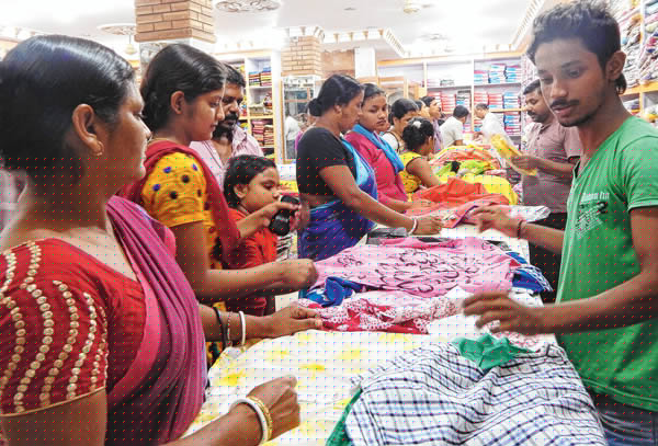 পুজোর আগে পান-পাটে বাড়তি দাম, চাঙ্গা বাজার