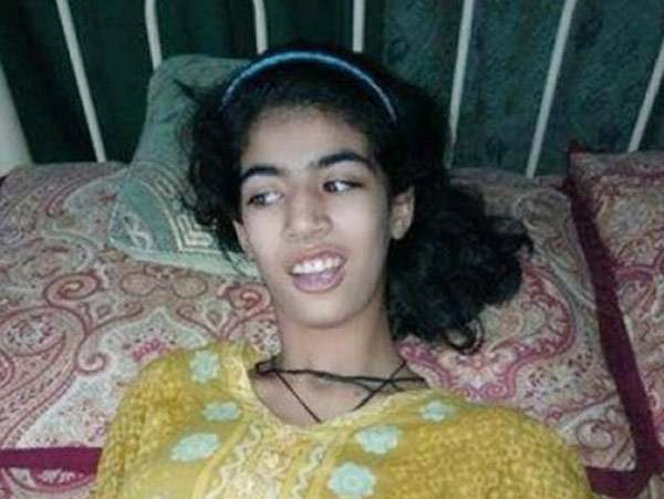 a different mumbai collecting money to save a sick pak girl send message of harmony