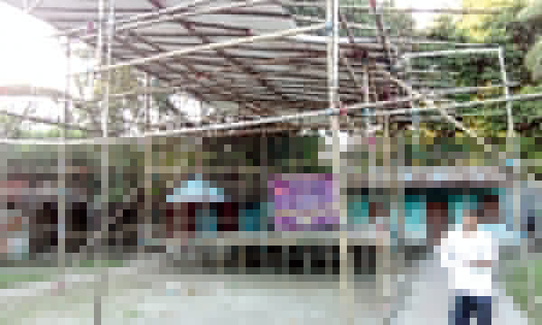 জৌলুস থমকে, স্মৃতি হাতড়ে শতবর্ষের পুজো শিলিগুড়িতে