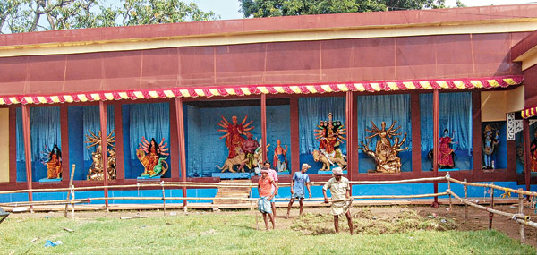 পুজোর খরচ কুলোতে পাঁচ টাকার টিকিট জাগ্রত সঙ্ঘের