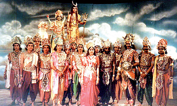 খুব বৃষ্টি, সবাই পুজো দেখলেন দূরদর্শনে