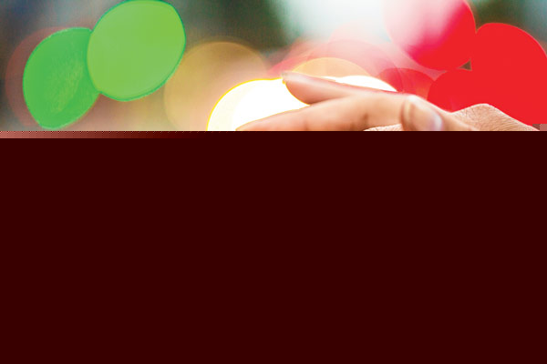 ক্রেতা টানতে প্রযুক্তির হাত ধরছে খুচরো সংস্থাগুলিও