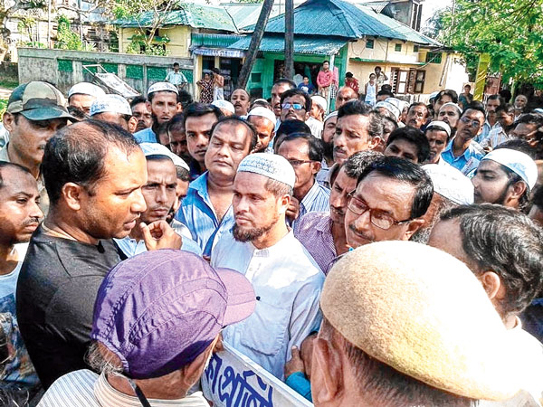 Agitation at Kamalakshas house