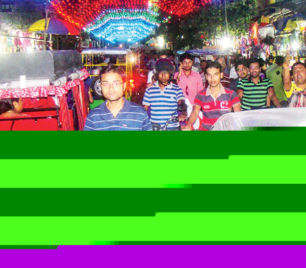 শহর থেকে গ্রাম, ভিড় সন্ধে থেকেই