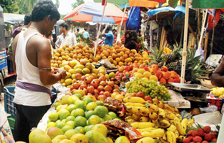 দামে লক্ষ্মীবরণে নাজেহাল গৃহস্থ