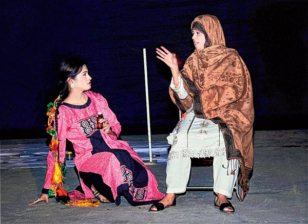 পাক নাটকে শিবসেনার হামলা