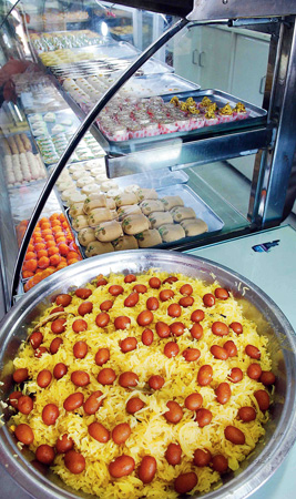 বাজারে চাহিদা শুকনো মিষ্টির