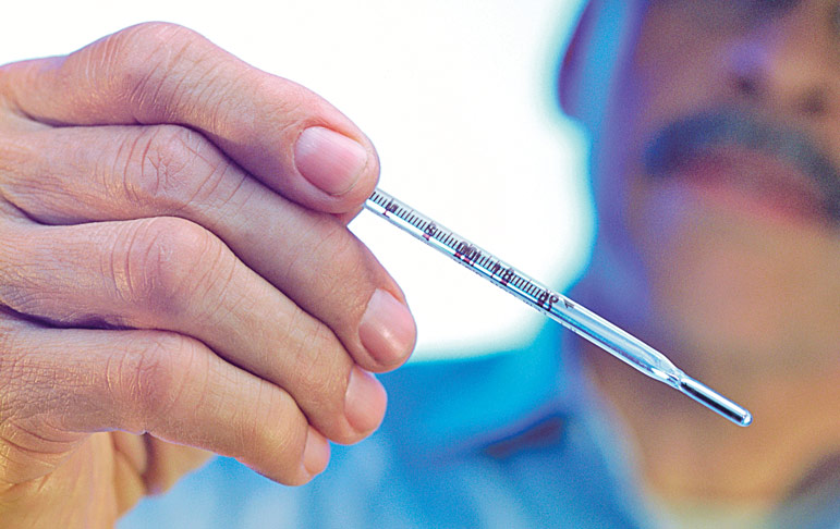 ভুল চিকিৎসায় আরও জটিল হয়ে উঠছে ডেঙ্গি