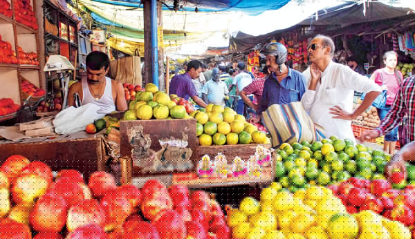 আগুন বাজারে আড়ম্বর সরিয়ে নিয়ম রক্ষা গৃহস্থের