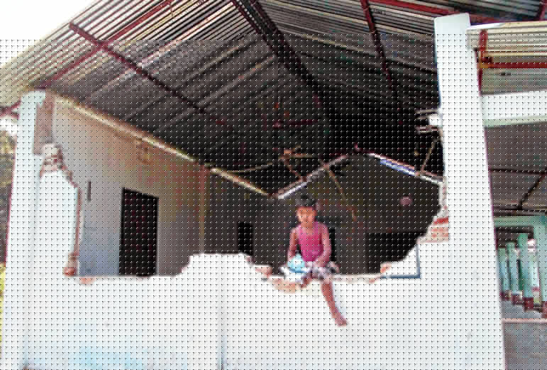 স্কুলে  দাঁতালের হানা, গুঁড়িয়ে গেল অফিসঘর