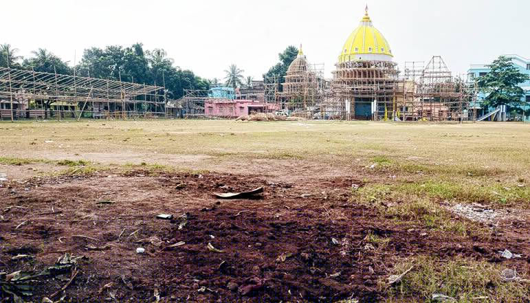 পুজো শেষে ক্ষতবিক্ষত খেলার মাঠ